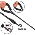 The reflective traction dog leash in black. A close up of its metal 360 degree spinning clip.