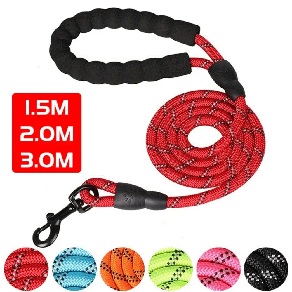 The reflective traction dog leash in red. It's lengths of 1.5, 2 and 3 meters.